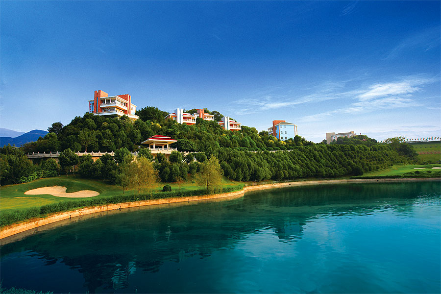 黑眼睛廣告為雁鳴湖旅游度假村宣傳推廣拍攝的風光圖片之東瞰別墅群