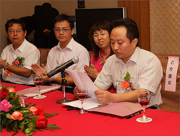 黑眼睛廣告有限公司藝術總監(jiān)徐文軍先生在簽字儀式上的發(fā)言稿