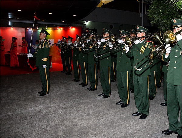 整齊威武的軍樂(lè)隊(duì)