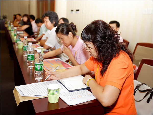 外運會組委會辦公室主任、深圳市國際投資促進會秘書長黃瑛