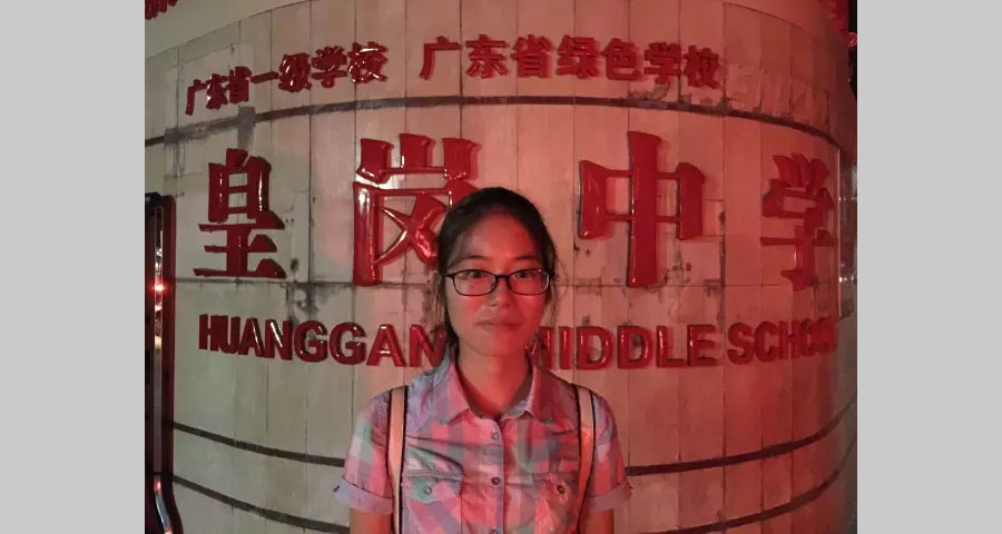 013-別看這副瘦弱肩膀可是可以扛起大梁的哦！此時已經華燈初上了，來個影吧，留一個紀念